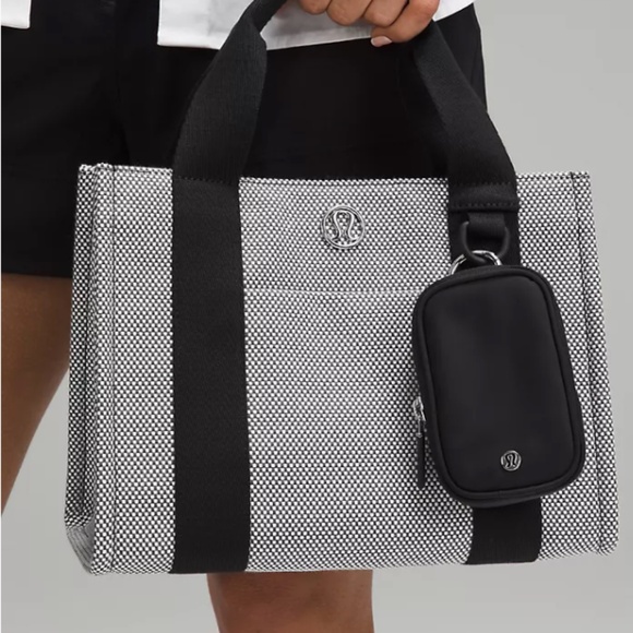 LULULEMON Clippable Nano Pouch.NWT. - Picture 3 of 6